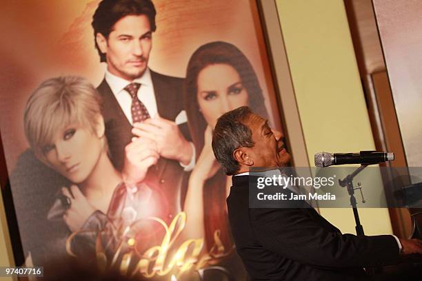 Singer Armando Manzanero performs during the presentation of the soap opera Vidas Robadas at Camino Real Pedregal Hotel on March 3, 2010 in Mexico...