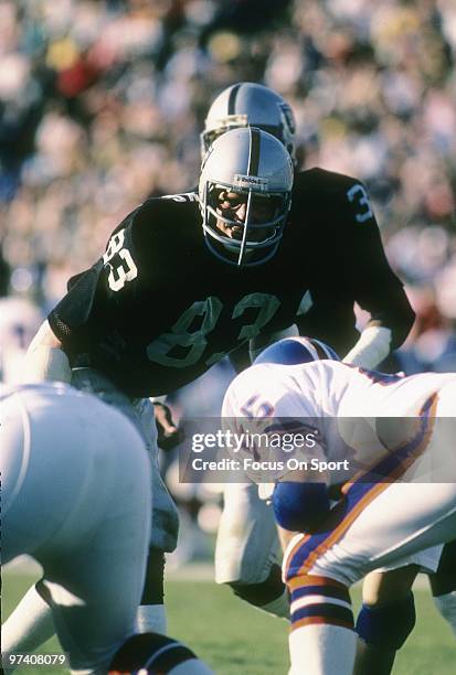 S: Linebacker Ted Hendricks of the Los Angeles Raiders down and ready for action against the Denver Broncos circa early 1980's during an NFL football...