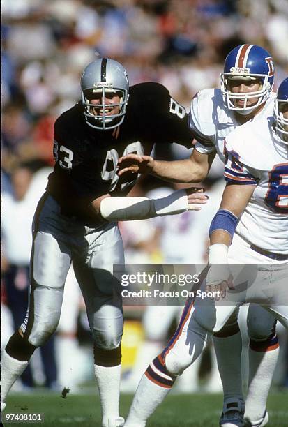 S: Linebacker Ted Hendricks of the Los Angeles Raiders in action cant get to quarterback Joh Elway of the Denver Broncos before he gets his pass off...