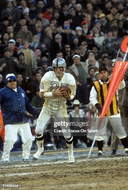 Wide Receiver Fred Biletnikoff in action catches a pass against the Baltimore Colts during the NFL football AFC Conference Championship game January...