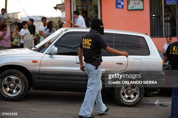 Police officers and crime scene investigators analyze the vehicle in which Judge Olga Laguna was allegedly murdered by hired assassins in Tegucigalpa...