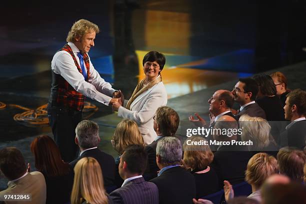 German show host Thomas Gottschalk welcomes Governor of Thuringia Christine Lieberknecht to the 187th "Wetten, dass...?" show at the Messe Erfurt on...