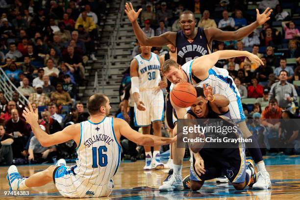 Rudy Gay of the Memphis Grizzlies passes away a loose ball from Peja Stojakovic and Darius Songaila of the New Orleans Hornets at the New Orleans...