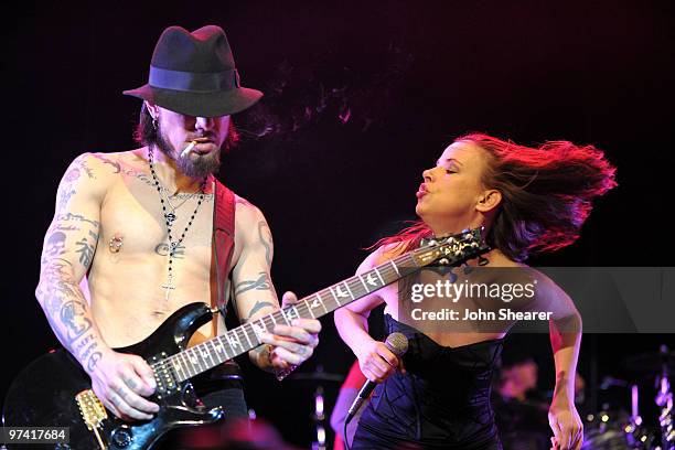 Musicians Dave Navarro and Juliette Lewis perform onstage during Global Green USA's 7th Annual Pre-Oscar Party at Avalon on March 3, 2010 in...