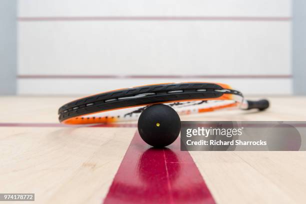 squash racquet and ball in court - squash racquet stock-fotos und bilder