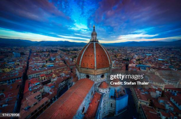 kathedrale santa maria del fiore - kathedrale stock pictures, royalty-free photos & images