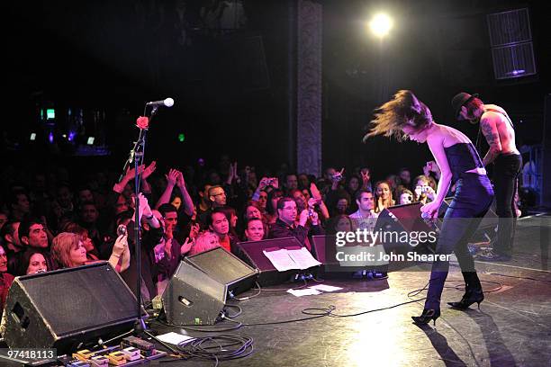 Musician Juliette Lewis and Dave Navarro of Camp Freddy perform onstage during Global Green USA's 7th Annual Pre-Oscar Party at Avalon on March 3,...