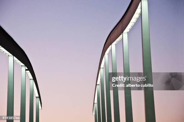 rambla del mar. barcelona - rambla del mar stock-fotos und bilder