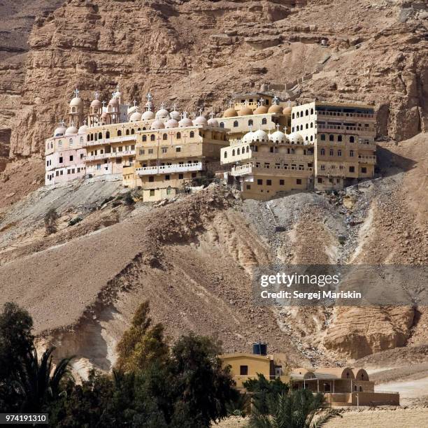 st paul's monastery in desert, egypt - coptic christians stock-fotos und bilder