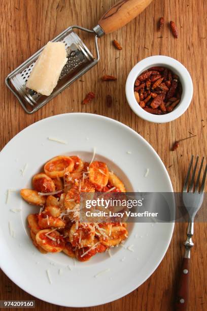 cavatelli with angry tomato sauce - cavatelli foto e immagini stock