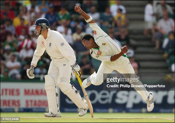 Makhaya Ntini of South Africa bowls past England batsman Marcus Trescothick during the 4th Test match between South Africa and England at the...