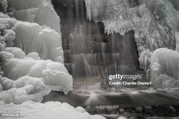 wasserfall in ice - wasserfall stock pictures, royalty-free photos & images