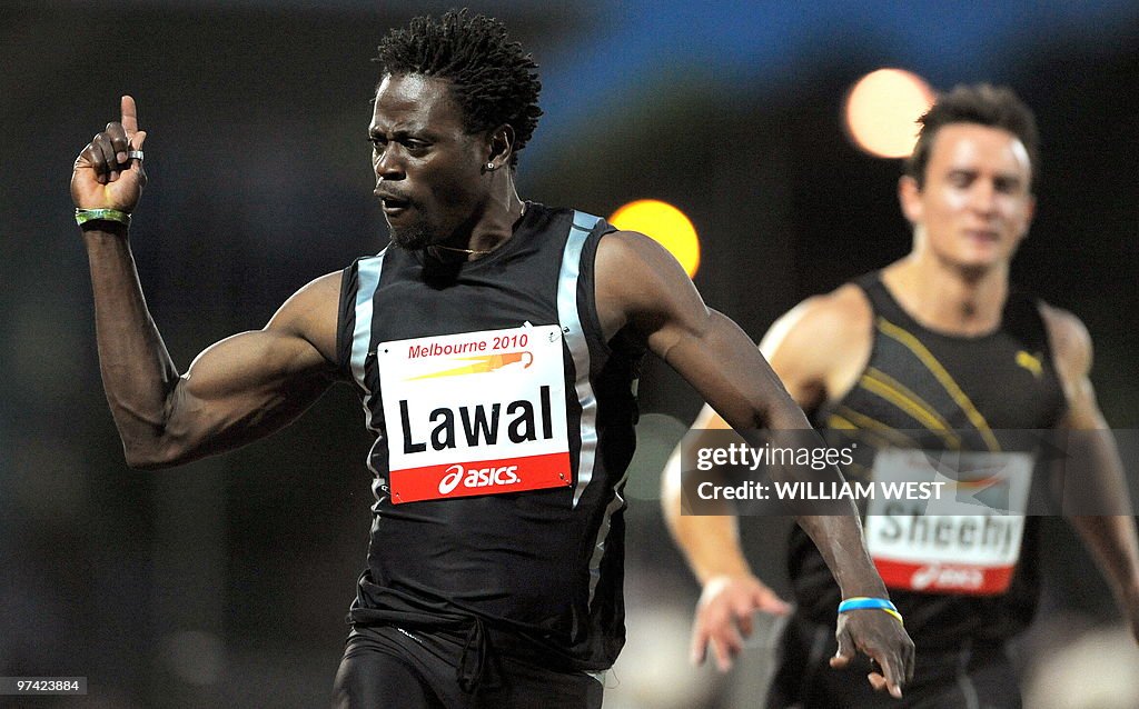 Bola Lawal (L) of Nigeria celebrates win