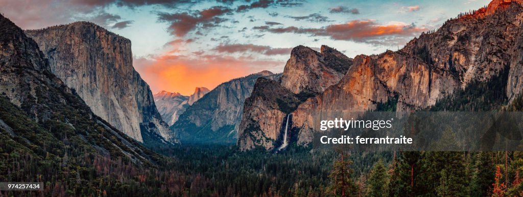 Yosemite Tunnel View at Sunset