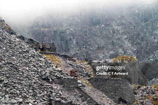 dinorwic abandoned slate quarry snowdonia - dinorwic quarry stock-fotos und bilder