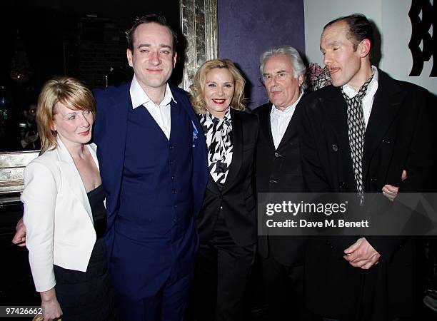 Lisa Dillon, Matthew Macfadyen, Kim Cattrall, Simon Paisley Day attend the "Private Lives" press night after party at Jewell bar, London. On March...