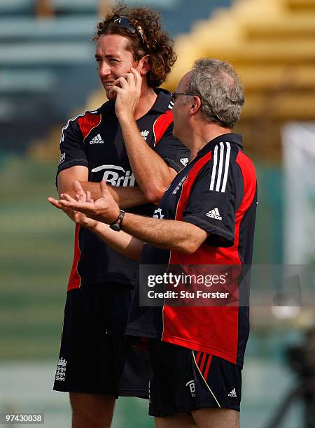 Mike Sidebottom 877 Dr Mike England Stock Photos, High-Res Pictures, and Images - Getty ...
