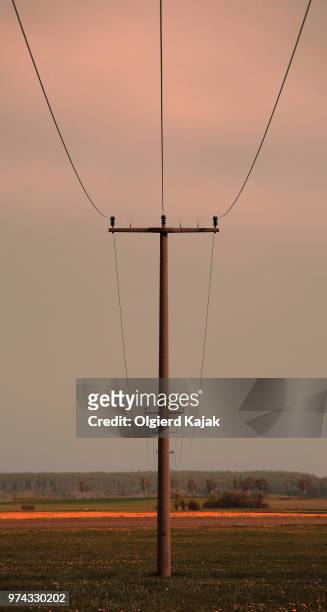 high voltage - kajak photos et images de collection
