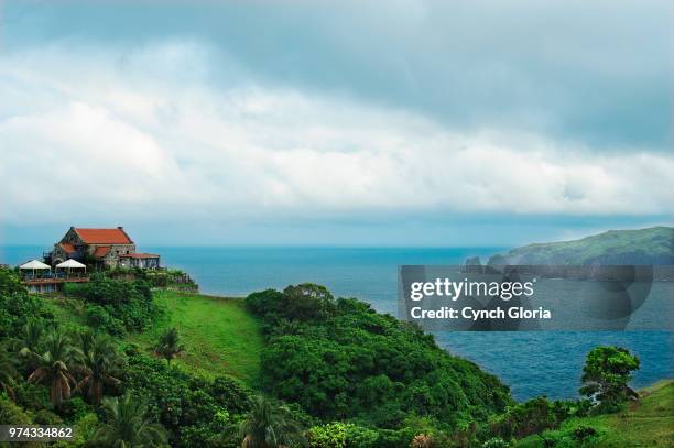 house on hill, overlooking ocean - gloria stone stock pictures, royalty-free photos & images