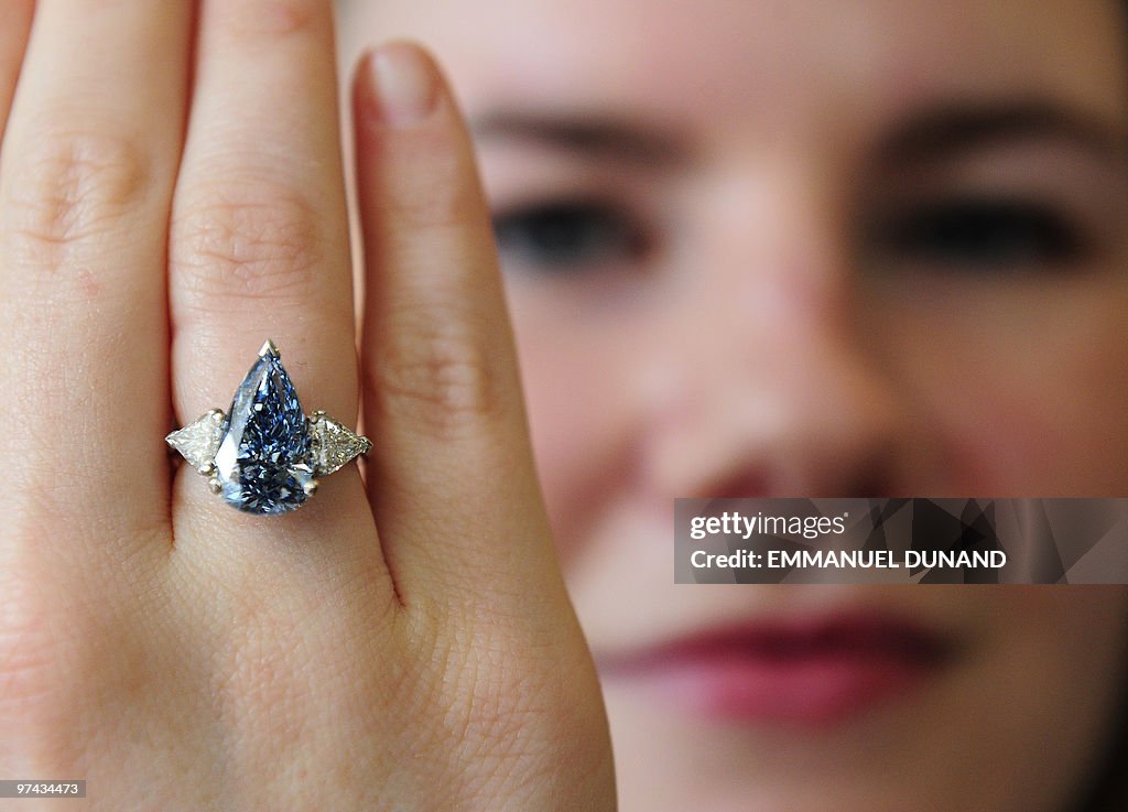 A 5.16-carat pear-shaped internally flaw