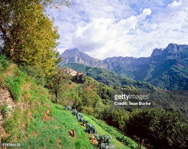 pruno village alpi apuane mountains tuscany italy - alpi stockfoto's en -beelden