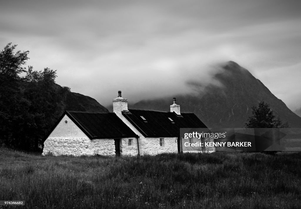 BLACKROCK COTTAGE B/W