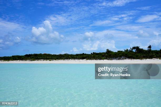 taylor bay, turks and caicos - turks and caicos islands stock-fotos und bilder