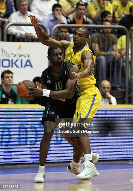 Romain Sato, #10 of Montepaschi Siena competes with Alan Anderson, #11 of Maccabi Electra Tel Aviv during the Euroleague Basketball 2009-2010 Last 16...