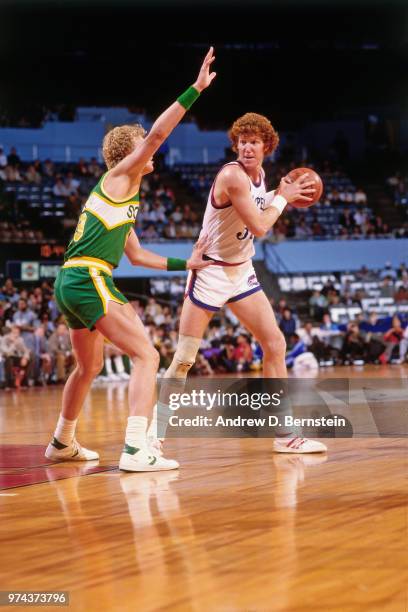 Bill Walton of the San Diego Clippers handles the ball against the Seattle SuperSonics on December 18, 1982 at San Diego Sports Arena in San Diego,...