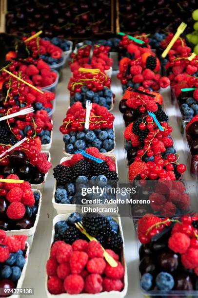 frutas del bosque - frutas stock pictures, royalty-free photos & images