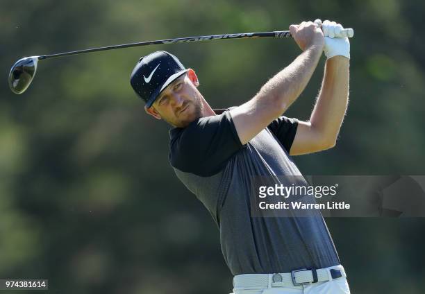 Kevin Chappell of the United States plays his shot from the sixth tee during the first round of the 2018 U.S. Open at Shinnecock Hills Golf Club on...