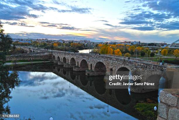 puente romano merida - puente romano stock pictures, royalty-free photos & images