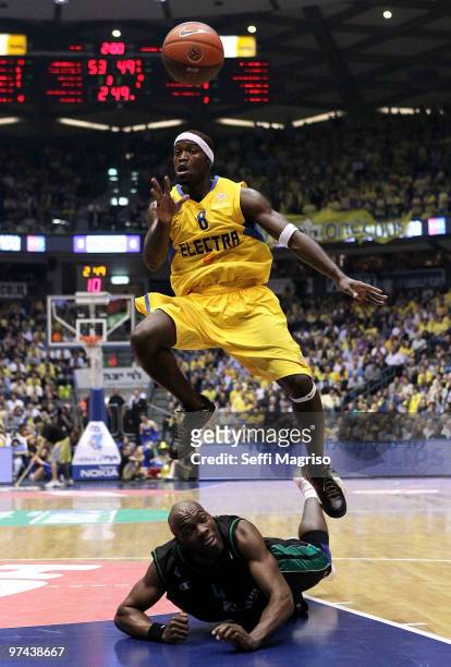 Doron Perkins, #8 of Maccabi Electra Tel Aviv in action during the Euroleague Basketball 2009-2010 Last 16 Game 5 between Maccabi Electra Tel Aviv vs...
