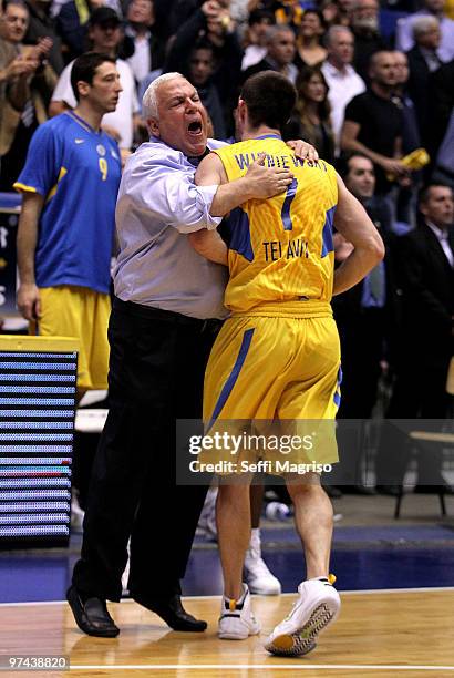 Pini Gershon, Head Coach of Maccabi Electra Tel Aviv & Andrew Wisniewski, #7 of Maccabi Electra Tel Aviv celebrate during the Euroleague Basketball...