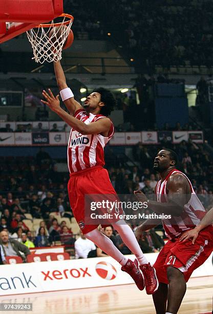 Josh Childress, #6 of Olympiacos Piraeus in action during the Euroleague Basketball 2009-2010 Last 16 Game 5 between Olympiacos Piraeus vs Caja...