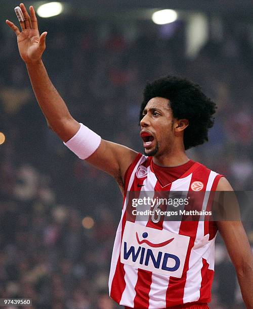 Josh Childress, #6 of Olympiacos Piraeus during the Euroleague Basketball 2009-2010 Last 16 Game 5 between Olympiacos Piraeus vs Caja Laboral at...