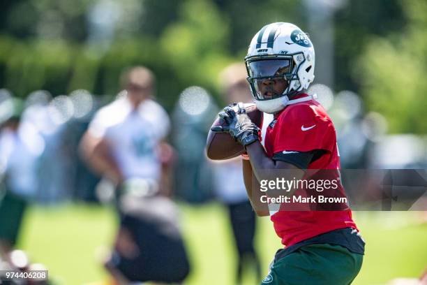 Quarterback Teddy Bridgewater of the New York Jets participates in showing drills during the final day of Jets mandatory minicamp on June 14, 2018 at...