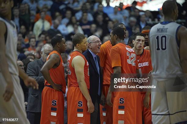 Syracuse coach Jim Boeheim in huddle with players during timeout during game vs Georgetown. Washington, DC 2/18/2010 CREDIT: Lou Capozzola