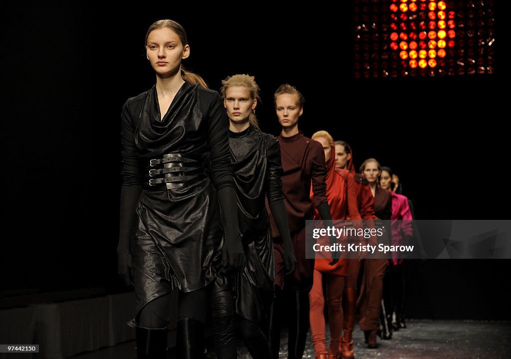 AF Vandevorst - PFW - Ready To Wear - Fall/Winter 2011 - Show