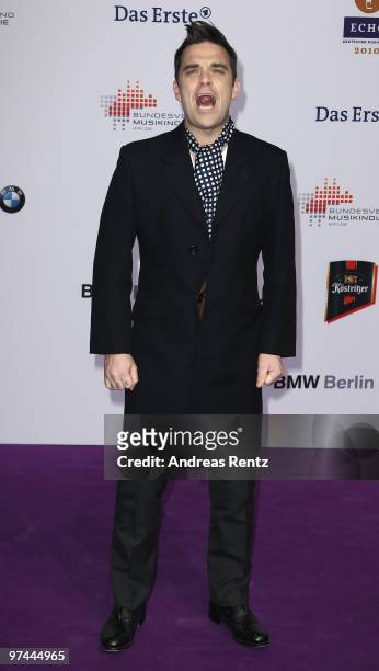 Robbie Williams arrives at the Echo award 2010 at Messe Berlin on March 4, 2010 in Berlin, Germany.