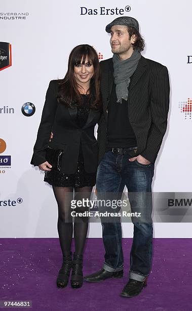 Simone Thomalla and Silvio Heinevetter arrive at the Echo award 2010 at Messe Berlin on March 4, 2010 in Berlin, Germany.