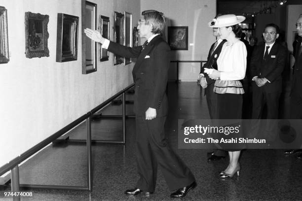 Crown Prince Akihito and Crown Princess Michiko visit a Ryuzaburo Umehara exhibition at the National Museum of Modern Art, Tokyo on April 18, 1988 in...