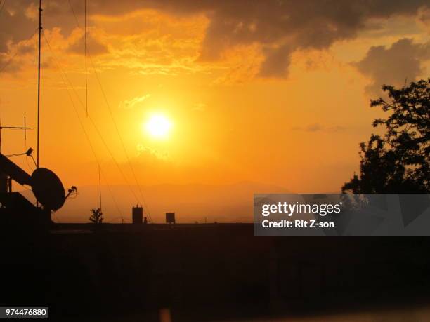 desde la ventana de mi balcon - balcon stock pictures, royalty-free photos & images