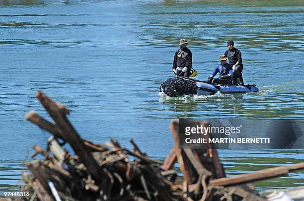Chilean divers search for corpses in Constitucion, some 300 km south of Santiago, March 4, 2010. The official death toll from Saturday's...