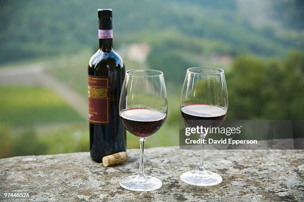 wine glasses with bottle - red wine glass stock pictures, royalty-free photos & images