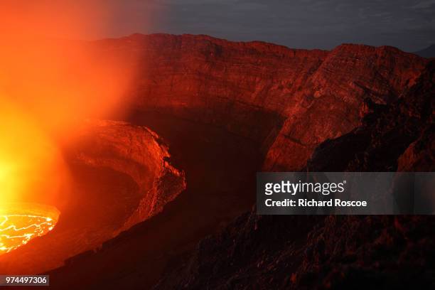 massive pit crater of nyiragongo volcano with lava lake, democratic republic of congo - lava lake - fotografias e filmes do acervo