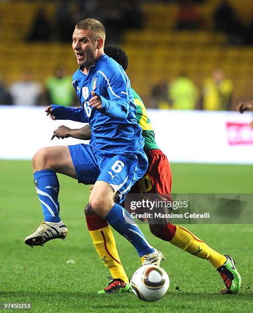 Daniele De Rossi of Italy battles for the ball against Georges Mandjeck of Cameroon during the International Friendly match between Italy and...