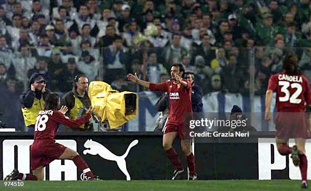 Zenetti Roma Batistuta 2000 Photos and Premium High Res Pictures - Getty Images