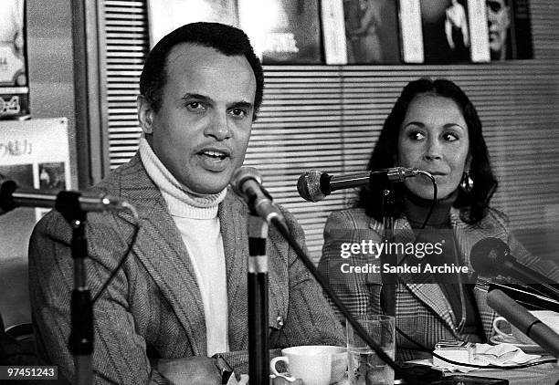 Singer Harry Belafonte attends a press conference on March 4, 1974 in Japan.