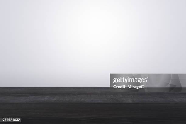 black colored wood surface level - zwarte kleur stockfoto's en -beelden